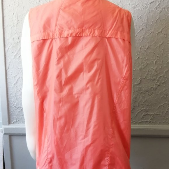 Woman's Vest - Picture 2 of 6